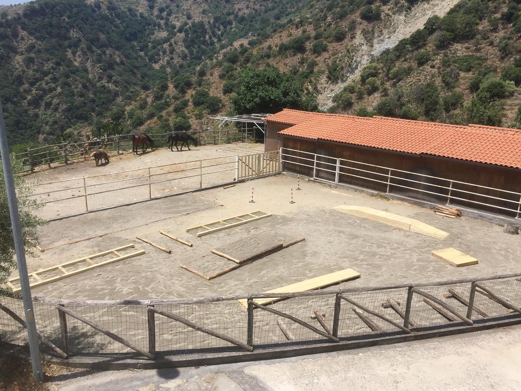 Agriturismo San Cataldo Motta Camastra Luaran gambar